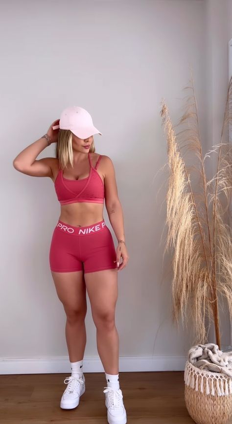 Yoga Shorts Outfit, Dead Island 2, Classic Clothes, Gym Attire, Cute Gym Outfits, Island 2, Gym Fits, Fit Couples, Gym Style