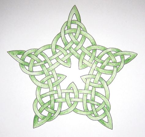 Oops, a little late... Well, I made a star late this afternoon but had to leave before I could finish the post - film night with friends. :... Celtic Knot Drawing, Celtic Star, Norse Design, Celtic Quilt, Film Night, Reformation Day, Celtic Mandala, Daylight Saving, Night With Friends