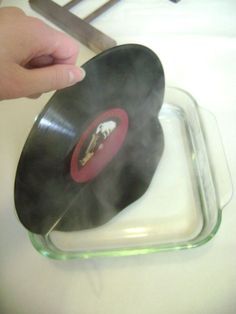 Upcycling Vinyl Records, How To Bend Vinyl Records, Vinyl Diy Ideas, Repurposed Vinyl Records, Vinyl Bookends, Repurposed Records, Record Bookends, Urban Outfitters Vinyl, Vinyl Record Projects