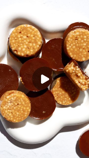 Bec | Wellness With Groove on Instagram: "Just 5 ingredients! 🤍

Absolute deliciousness in a single bite! 

These PB crunch bites will be your next best friend with their delicious peanut buttery crunch. 

I just know you’re going to love 🤍

GF | DF | RSF | VE

What you need:
1 cup puffed quinoa 
1/2 cup smooth peanut butter
1/4 cup maple syrup 
1/4 cup coconut oil
2 tbsp vanilla protein powder (optional) 
Dark chocolate melted 

How to:
1. In a mixing bowl combine all ingredients except for chocolate.
2. Mix until combined and press into silicone mini muffin moulds.
3. Place in freezer for 15 minutes.
4. Pour dark chocolate on top. Return to freezer for 30 minutes.
5. Enjoy.

#healthyrecipes #healthylifestyle #penautbutter #snackideas #glutenfree #quinoa" Quinoa Bites, Puffed Quinoa, Smooth Peanut Butter, Honeydew Melon, Kiwi Fruit, Vanilla Protein Powder, Mini Muffins, Peanut Butter Cups, Rhubarb