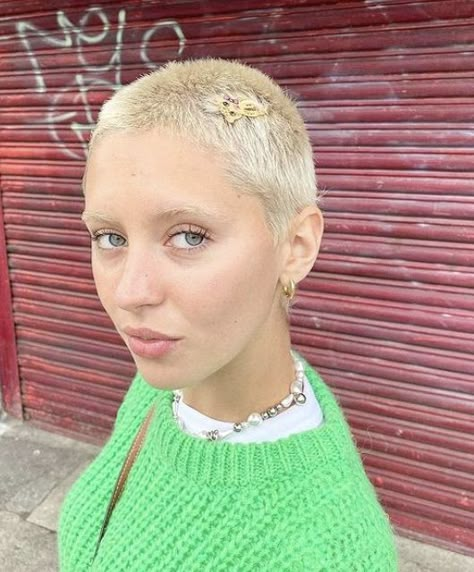 Buzz Cut Women Hair Accessories, Peach Buzzcut, Shaved Hair Blonde, Iris Law Buzzcut, Bleached Shaved Head, Bleached Buzzcut Women, Blonde Buzzcut Woman, Thinning Hair Styles, Woman Buzzcut