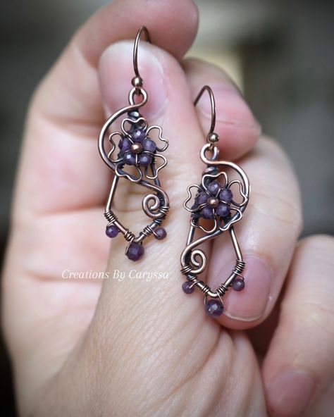 Wildflowers Earring drop is Live!🌼🌸💜✨ Do you remember the post I made with all the flowers? This is what I turned them into 🥰 What do you think? I’m so over the moon with them! 🧡 You can now find these genuine gemstone beauties and other gemstone earrings now on my website! Link is in my bio or go to CaryssasJewelry.com 💜✨ Thank you for all your amazing and incredible love! Sending you all lots of love and light! From my heart to yours ❤️✨🥰 . ✨ . ✨ . ✨ . #flowerjewellery #flowerjewelry #wil... Copper Wire Crafts, Christmas Jewelry Diy, Wire Wrap Jewelry Designs, Wire Earring, Wire Wrapped Jewelry Diy, Wire Flowers, Diy Earring, Wire Jewelry Designs, Handmade Fashion Jewelry