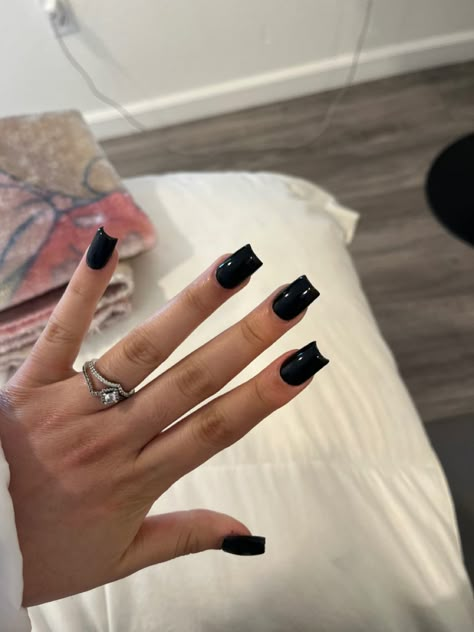 Black Short Set Nails, Plain Black Square Nails, Shorties Nails Black, Short Nails Acrylic Black, Black Medium Nails, Short Square Black Nails, Short Nails Baddie, Black Short Square Nails, Solid Black Nails