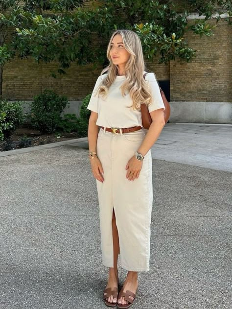 Beige Skirt Outfit, Feminine Outfit Ideas, Soft Feminine Outfits, Style Désinvolte Chic, Elegant Classy Outfits, Summer Office Outfits, High Waisted Dress, Autumn Instagram, Scrolling Through Pinterest