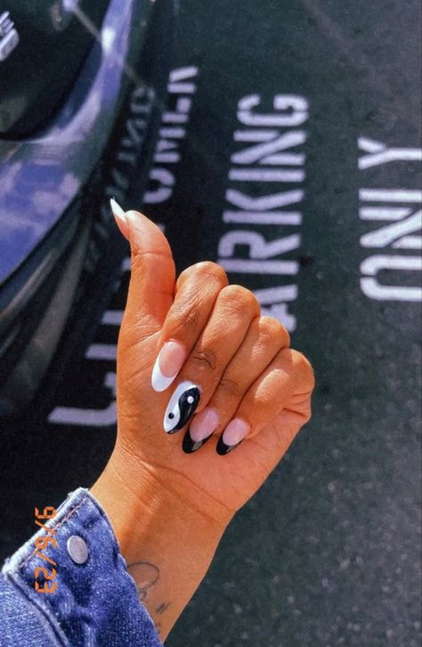 White Ying Yang Nails, Black And White Ying Yang, Ying Yang Nails, Yin Yang Nails, Stylish Nail Art, Black And White Nails, Engagement Nails, Acrylic Nail Set, Balance And Harmony