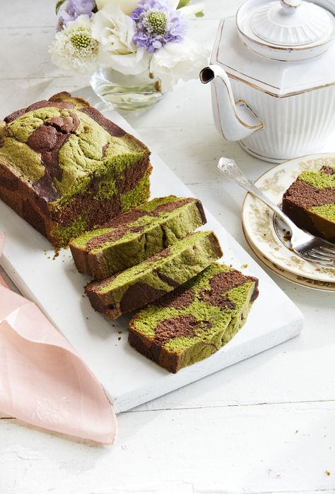 This Chocolate-Matcha Swirl Pound Cake Combines the Best of Both Worldscountryliving Matcha Pound Cake, Easter Cake Easy, Parties Themes, Easter Cake Recipes, Different Types Of Cakes, Pound Cake Recipe, Matcha Recipe, Mothers Day Brunch, Types Of Cakes