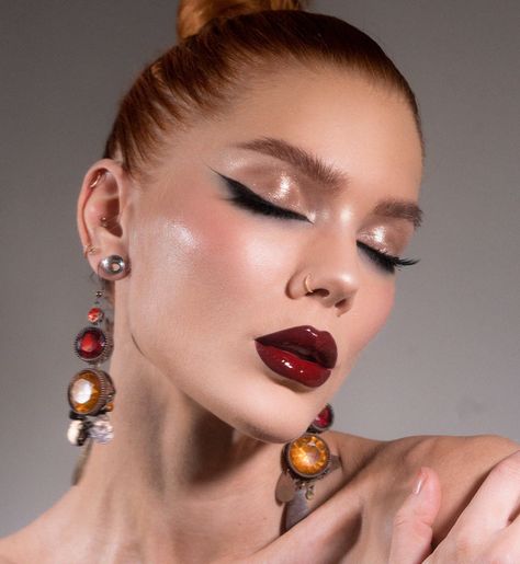 Glamorous Makeup Looks, Glamor Makeup, Rouge Makeup, Vogue Makeup, Fashion Show Makeup, Shoot Makeup, Makeup Christmas, Holiday Makeup Looks, Eye Makeup Styles