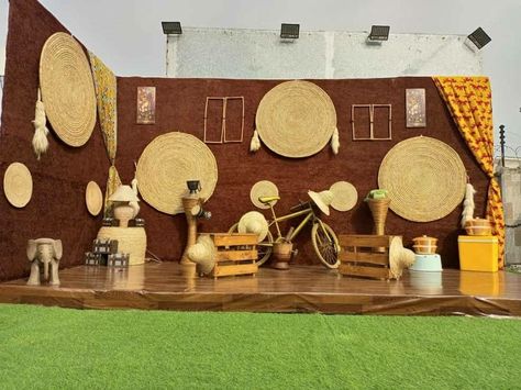 Backdrop Decorations Traditional, Traditional Photo Booth Ideas, Jawa Wedding Decoration, Traditional Decoration Indian, Traditional Lobola Decor, Lobola Decor, Javanese Wedding Backdrop, Pelaminan Jawa, Outdoor Events Decor