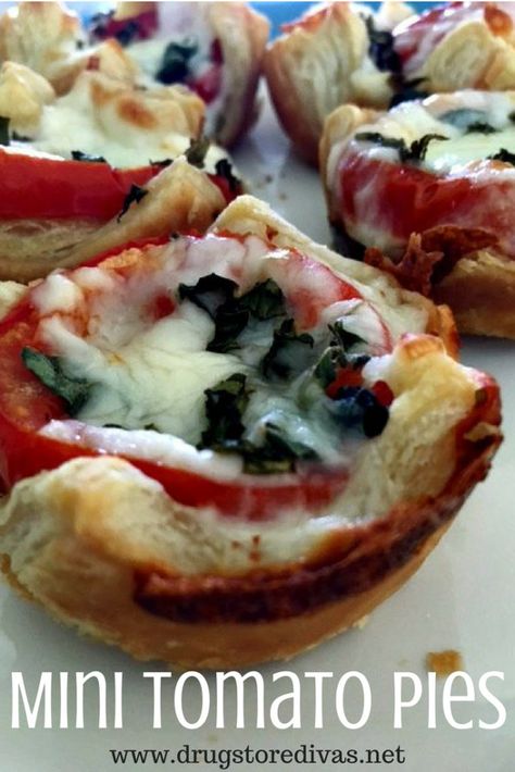 Easy Puff Pastry Appetizers, Lent Meals, Parmesan Tomatoes, Baked Parmesan Tomatoes, Puff Pastry Recipes Savory, Mini Tart Recipes, Savory Puff Pastry, Tomato Pie Recipe, Tomatoes In Containers