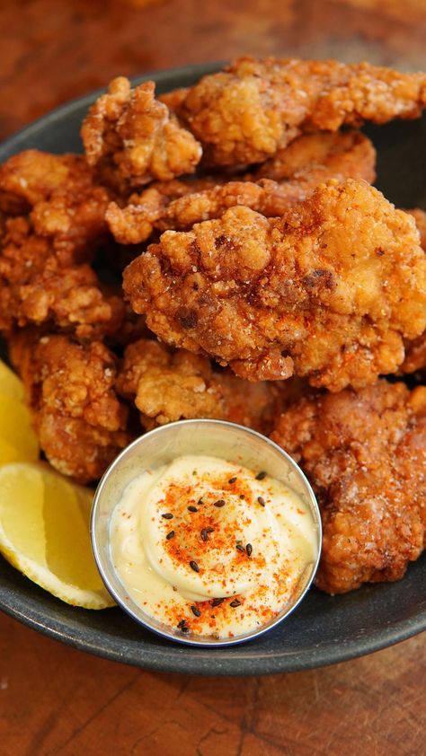 Karage Chicken Japanese Style, Karage Chicken Recipe, Karage Chicken, Karaage Chicken, Fried Chicken Thighs, Chicken Karaage, Japanese Fried Chicken, Chicken With Garlic, Salty Foods