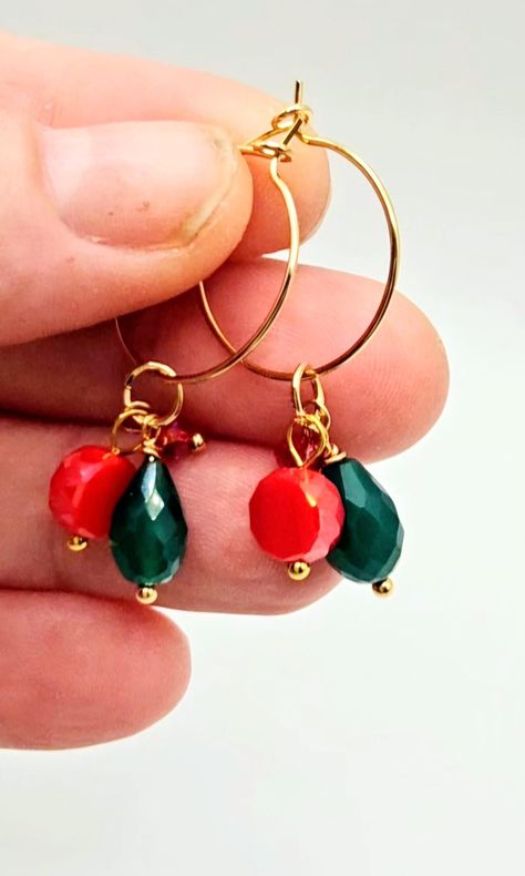 Embrace the festive season with these stunning handmade earrings, featuring a beautiful cluster of genuine green onyx chalcedony and red glass crystals. These hypoallergenic 14K gold-filled hoops are perfect for anyone with sensitive ears. The .75-inch (20mm) hoops are lightweight, comfortable, and ideal for everyday wear or special occasions. 🎄 Christmas-Inspired Design - The rich green and red hues bring the perfect pop of color for the holiday season, making these earrings a beautiful access Red And Green Jewelry, Christmas Hoop Earrings, Gold Filled Hoops, Green Jewelry, Rich Green, Earrings Red, Red Crystals, Green And Red, Green Onyx