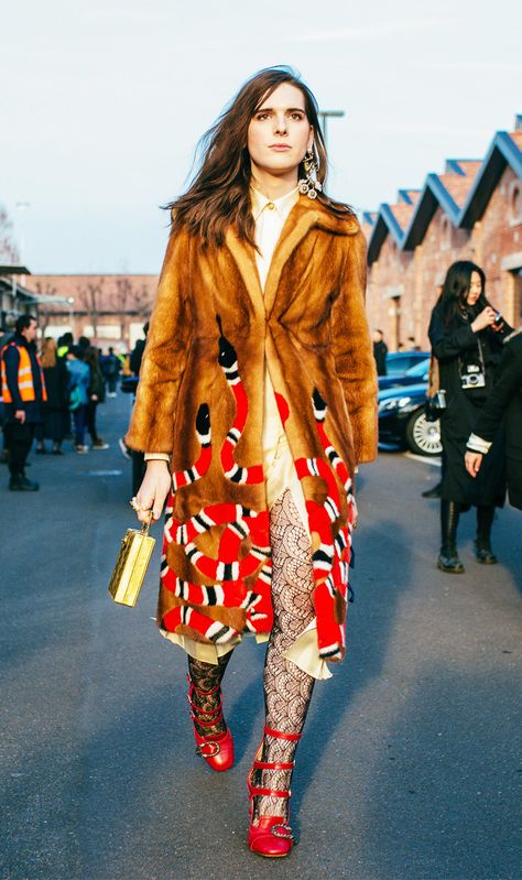 Milan Fashion Week street style is once again all about Gucci, Gucci and more Gucci. See our favourite outfits from Milan so far... Hari Nef, High Fashion Trends, Milan Fashion Week Street Style, New Street Style, Street Style 2017, Street Fashion Photography, Milan Fashion Weeks, Street Style Trends, New Fashion Trends