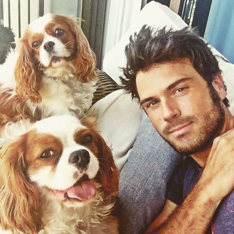 Chuck Wicks: Pre-Workout Snooze fest on the balcony with these Clowns!! Nashville Weather right now is on point!! Chuck Wicks, King Charles Cavalier, Country Singer, Man And Dog, Good Buddy, The Balcony, Pre Workout, Show Photos, Cavalier King Charles Spaniel