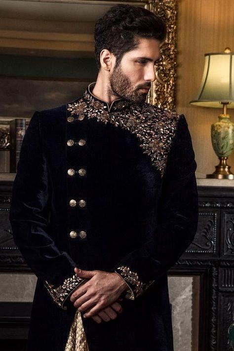 Velvet Kurta For Men, Velvet Sherwani For Men, African Wedding Food, Indowestern Outfits For Men, Traditional Indian Mens Clothing, India Fashion Men, Indian Wedding Suits Men, Gold Tuxedo, Indowestern Sherwani