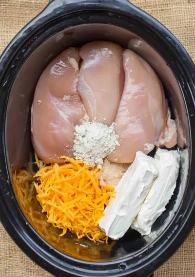 Slow Cooker Chicken Bacon Ranch, Chicken Bacon Ranch Sandwich, Chicken Cheddar, Chicken Dishes Easy, Crock Pot Chicken, Cheese Chicken, Soup Crocks, Crockpot Dishes, Chicken Bacon Ranch