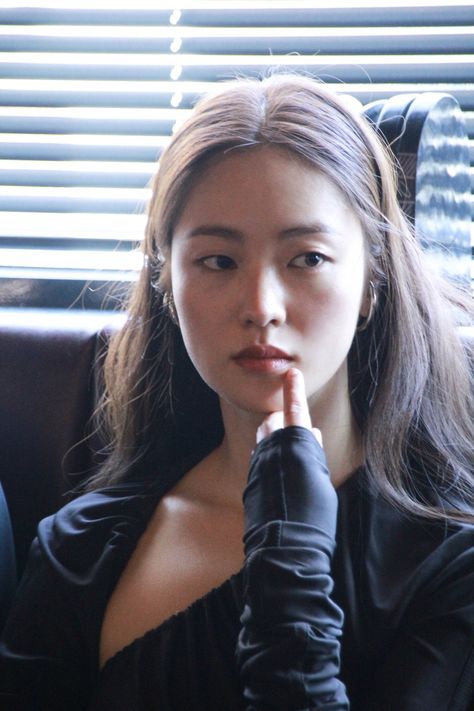 Jeon Yeo Bin, Jeon Yeobeen, Kim Yong-ji, The Vampire Diaries Characters, Korean Drama Best, Perfect Strangers, Korean Actresses, Kdrama Actors, 인물 사진