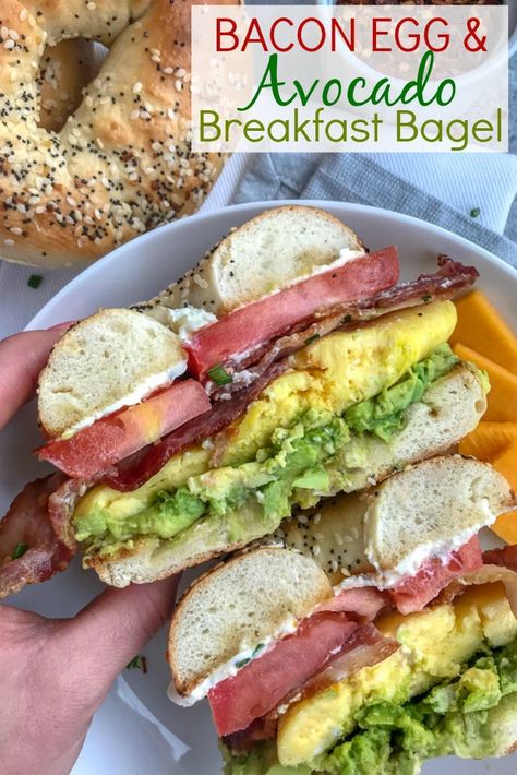 Breakfast Ideas Bacon, Egg And Avocado Breakfast, Eggs Avocado, Plats Healthy, Breakfast Bagel, Bacon Eggs, Avocado Breakfast, Filling Breakfast, Think Food