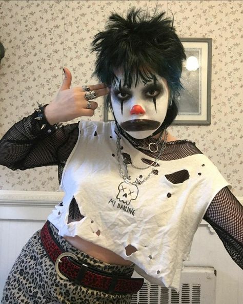 Neon Fishnet Outfit, Punk Clown Costume, Alternative Clown Costume, Clowns Couple Costume, Alternative Clown Makeup, Goth Clown Outfit, Punk Clown, Clown Punk, Spx Makeup