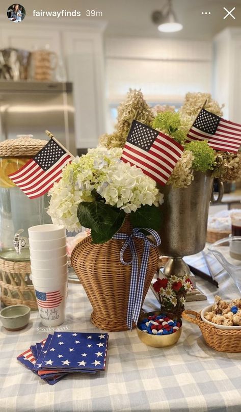 Americana Tablescape, Party Summer Aesthetic, Coastal Granddaughter Summer, Party Ideas Food, Americana Summer, American Patriotism, Food Decorations, 3 Birthday, Summer Decorations