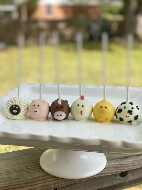 Cake Pop Farm Animals, Petting Zoo Cake Ideas, Farm Animal Chocolate Covered Strawberries, Farm Animal Cake Pops Diy, Cupcake Farm Animals, Farm Cake Pops Animals, Farm Cakepops Ideas, Animal Themed Cake Pops, Farm Animal Strawberries