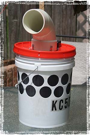 Off Grid Air Conditioner: DIY Bucket Air Cooler for Camping and Other Uses Diy Swamp Cooler, Bucket Air Conditioner, Cooler For Camping, Diy Bucket, Bucket Cooler, Swamp Cooler, Camping Hacks Diy, Solar Energy Diy, Homestead Survival