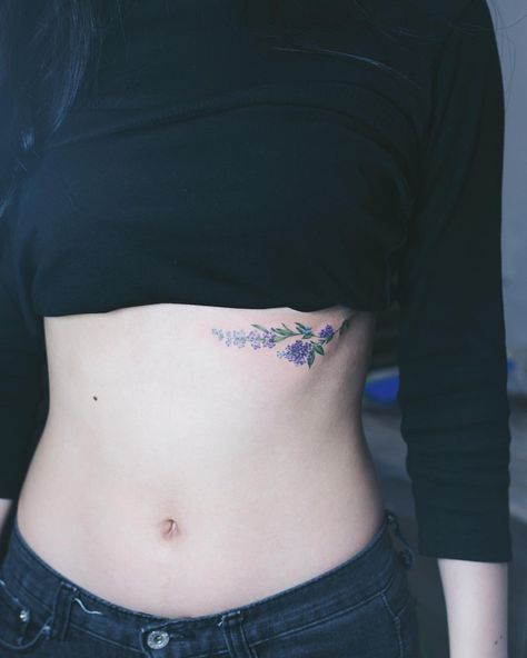 lavanda tattoo                                                                                                                                                                                 Más Lilac Tattoo, Simple Tattoos For Women, Lavender Tattoo, Underboob Tattoo, Sternum Tattoo, Sister Tattoos, Skin Art, Piercing Tattoo, Love Tattoos