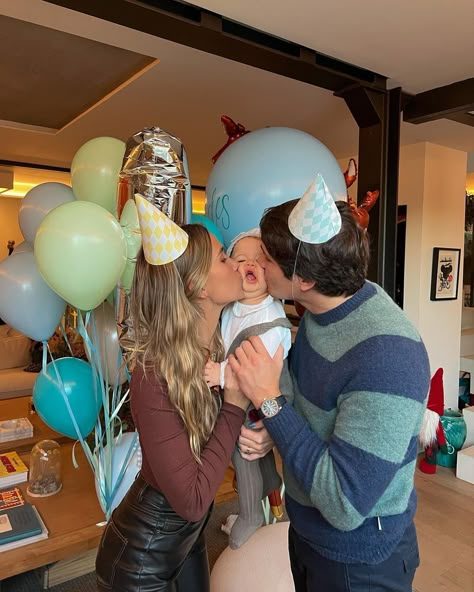 Young Couple With Baby, Pregnancy Aesthetic Couple, Young Family Goals, Young Family Aesthetic, Family Goals Aesthetic, Sabrina And Taylor, Future Family Goals, هاكونا ماتاتا, Nfl Fan