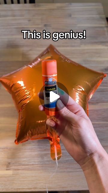 Birthday Hacks, Balloon Decorations Diy Tutorials, Balloon Hacks, Indoor Birthday Parties, Indoor Birthday, Easy Birthday, Party Hacks, Diy Balloon, Party Tips