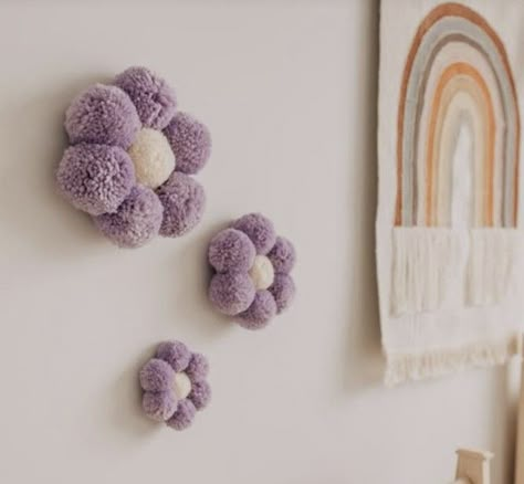 Nursery Pom Pom Decor, Pom Pom Bedroom Decor, Pom Pom Hanging Decoration, Pom Pom Rainbow Wall Hanging, Pom Pom Nursery, Lilac And Beige Bedroom, Pompom Wall Decor, Diy Pom Pom Decor, Pom Pom Wall Decor