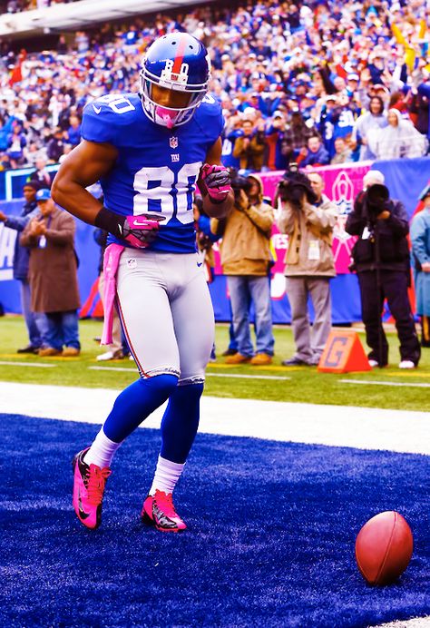 victor cruz Victor Cruz, Ny Giants, Pink Sneakers, Things To Know, Ball Exercises, No Worries, Gym, Celebrities, Sports