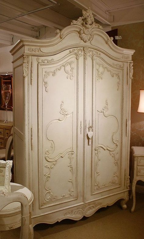 Muebles Shabby Chic, Antique Wardrobe, French Armoire, Antique Armoire, French Country Bedrooms, French Bedroom, Bedroom Armoire, Carved Furniture, Casa Vintage