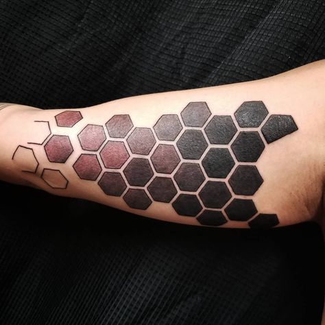 Nice clean piece of #honeycomb #geometry by @robiatattoos  #twofacedtattoo #tattoosbyrobia #blackangreytattoo #honeycombtattoo… Honeycomb Tattoo Geometric, Tattoo Different, Hexagon Tattoo, Honeycomb Tattoo, D Tattoo, Skeleton Hand Tattoo, Different Artists, Geometric Mandala, Tattoo Apprentice