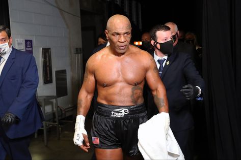 4 Things Entrepreneurs Can Learn From Mike Tyson https://www.entrepreneur.com/article/361233 Lennox Lewis, Roy Jones Jr, Heavyweight Boxing, Champions Of The World, Professional Boxer, Anthony Joshua, Boxing Champions, Shawn Michaels, Tyson Fury