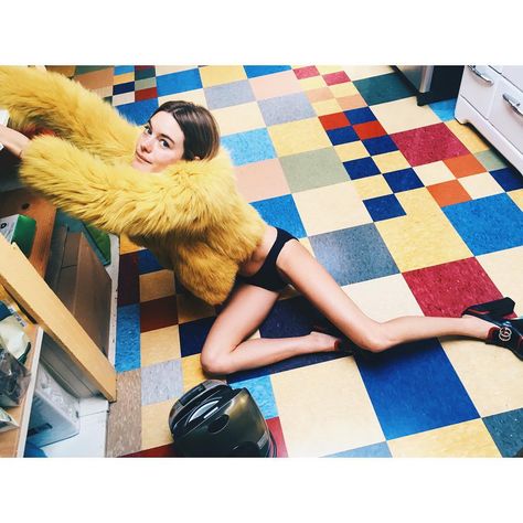 2,939 Likes, 84 Comments - lauren caris cohan (@lolococo) on Instagram: “domesticity at its finest @fingermonkey” Camille Rowe Aesthetic, Models Editorial, Ever Since New York, Iris Law, Devon Lee Carlson, Models Style, Camille Rowe, Aesthetic Photoshoot, French Cinema