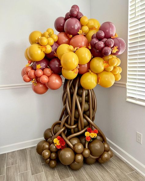 Autumn Balloons, 1sr Birthday, Thanksgiving Balloons, Ballon Ideas, Balloon Tree, Balloons Ideas, Balloon Display, Fall Tree, Diy Balloon Decorations