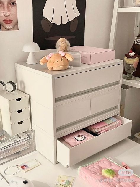 Nini Core, Comfy Rooms, Korean Bedroom Ideas, Asian Room, Dream Desk, Desk Inspo, Desk Inspiration, Cosy Room, Pinterest Room Decor