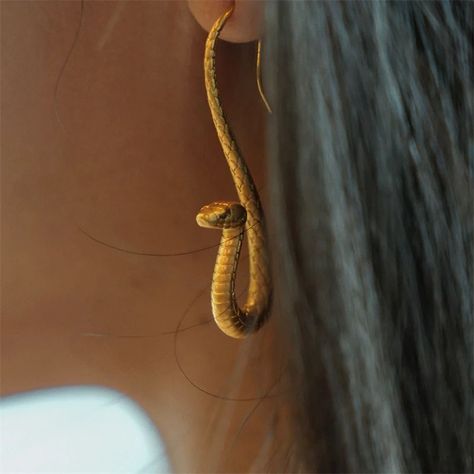 Ear Jewellery, Fantasy Nature, Golden Snake, Piercings Jewelry, Snake Earrings, Snake Design, Estilo Punk, Jewelry Lookbook, Cool Jewelry