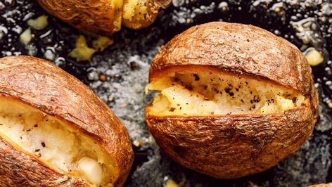 Jacket Potato Recipe, Jacket Potatoes, Best Baked Potato, Perfect Baked Potato, Baked Potato Recipes, Potato Recipes Side Dishes, Potato Side Dishes, Baked Potatoes, Veggie Side Dishes