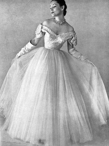 50s Evening Gown, 1950s Evening Gown, Fashion 1950, Romantic Dresses, Fifties Fashion, Fashion 1950s, Princess Grace, Vintage Gowns, Vintage Couture