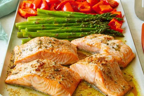 Easy Healthy Summer Dinners: What to Cook (June 21) - 31 Daily Salmon And Veggies, Rosemary Salmon, Summer Produce, Tilapia Recipes, Healthy Summer Dinners, Fresh Asparagus, Fresh Green Beans, Healthy Fish, Sheet Pan Dinners