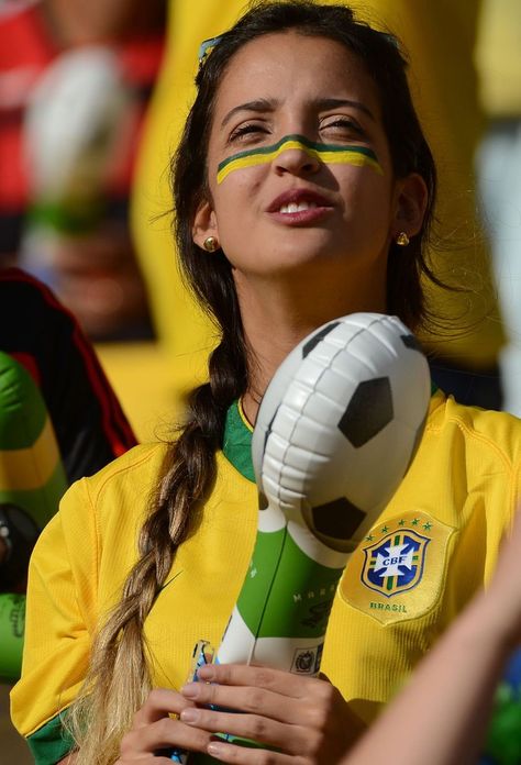 Fan Face Paint, Female Football, North And South America, Soccer Fans, Womens Football, Football Fans, Football Soccer, Face Painting, World Cup