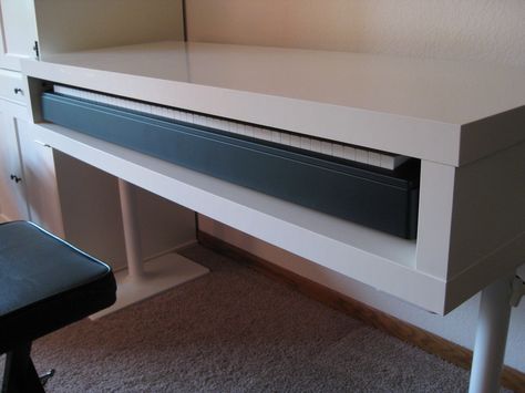 IKEA Hackers: Ein Kleine LACKtmusik  Storage for your keyboard!!! Brilliant!! Keyboard Table Ideas, Kitchen Standing Cabinet, Living Room Decor Ikea, Keyboard Table, Piano Table, Keyboard Storage, Piano Stand, Free Standing Kitchen Cabinets, Piano Desk