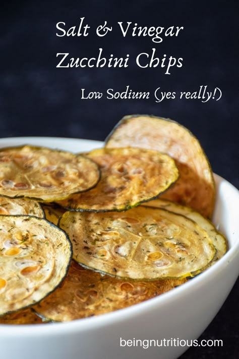 Salt and Vinegar Zucchini Chips are healthy, but so delicious, low calorie, and low carb! Low Calorie Salty Snacks, Salt And Vinegar Zucchini Chips, Healthy Salty Snacks, Healthy Salt, Low Calorie Vegan, Salt And Vinegar, Fitness Plans, Veggie Chips, Zucchini Chips