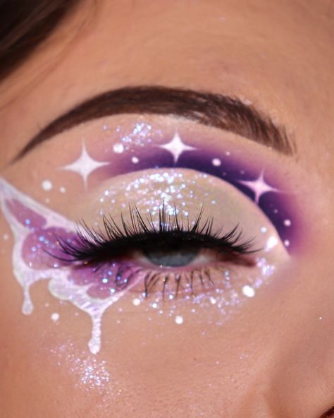 Beyond Wonderland Makeup, Crazy Eye Makeup Creative, Purple Rave Makeup, Trippy Makeup Looks, Purple And White Makeup, Makeup Inspo Purple, Purple Butterfly Makeup, Crazy Eyeshadow Looks, Butterfly Inspired Makeup