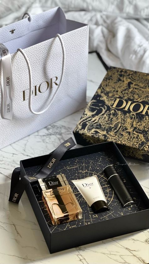 Dior Perfume Gift Set, Dior Gift Aesthetic, Dior Perfume Set, Dior Packaging, Dior Gift Set, Dior Gift, Perfume Dior, Dior Aesthetic, Bff Gifts Diy