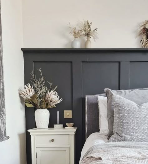 Grey Bedroom Feature Wall Ideas, Dark Grey Bedroom Panneling, Panelled Bedroom Wall Headboards, Black Panelling Behind Bed, Grey Panelled Bedroom, Rounded Headboard Decor, Charcoal Panelling Bedroom, Bedroom Panneling Ideas Green, Cream Bedroom Furniture Ideas