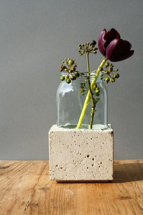 Cement Vase, نباتات منزلية, Cement Projects, Soya Mumu, Cement Art, Deco Nature, Cement Diy, Concrete Diy Projects, Concrete Ideas