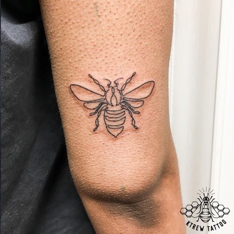 Linework Bee Tattoo, Bee Tattoo Linework, Linework Tattoo Design Simple, Line Bee Tattoo, Simple Line Work Tattoo, Simple Linework Tattoos, Stamp Tattoo, Linework Tattoo, Single Line Tattoo