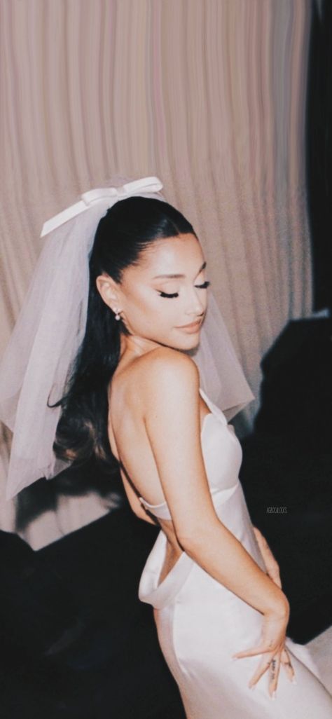 Ariana Grande Wedding Dress, Ariana Grande Wedding, Ariana Merch, Ariana Grande Wallpaper, Dresses Long, Made It, Mermaid Formal Dress, Ariana Grande, White Formal Dress