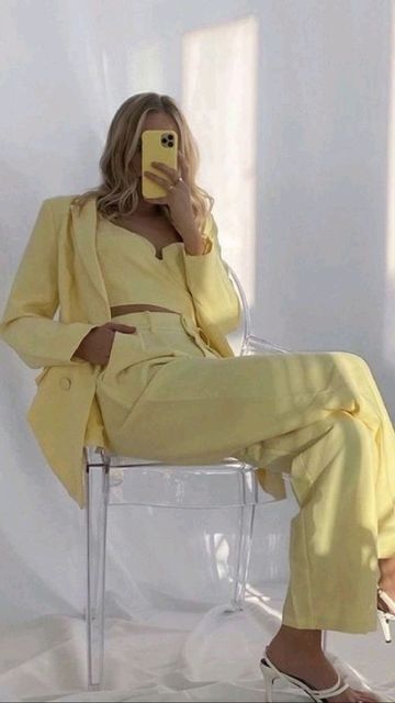 Evelyn Narollo on Instagram: "Here's my series of "How to" in this series I will incorporate my own personal ideas on how I style my outfit. ✨ The Tuck In Method ✨" Pastel Monochromatic Outfit, Cute Feminine Outfits, Yellow Aesthetic Pastel, Yellow Suit, Yellow Fits, Monochromatic Outfit, Pastel Outfit, Yellow Outfit, Woman Suit Fashion